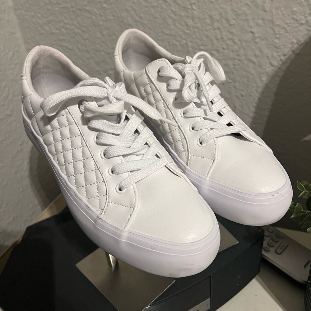 Women's Nautica White Quilted Sneakers - size 9